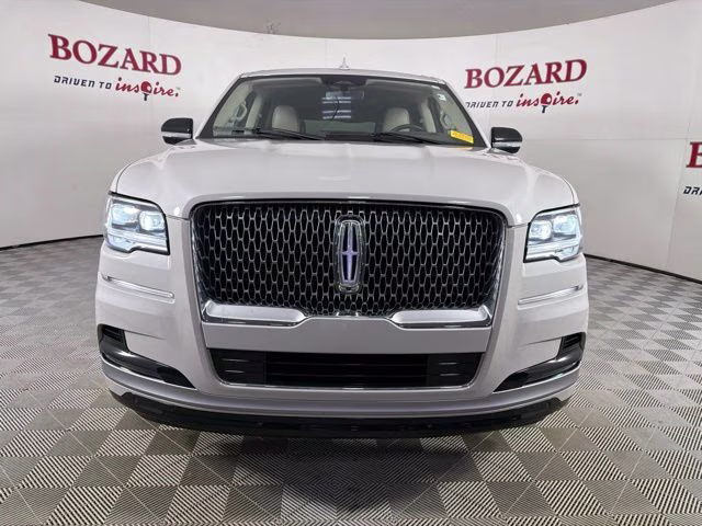 2023 Pearl Metallic Lincoln Navigator L Reserve 4X4 SUV