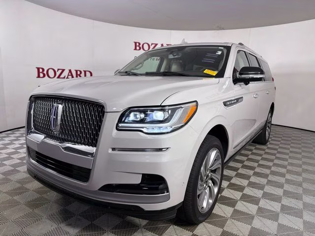 2023 Pearl Metallic Lincoln Navigator L Reserve 4X4 SUV