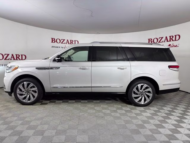 2023 Pearl Metallic Lincoln Navigator L Reserve 4X4 SUV