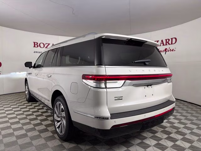 2023 Pearl Metallic Lincoln Navigator L Reserve 4X4 SUV