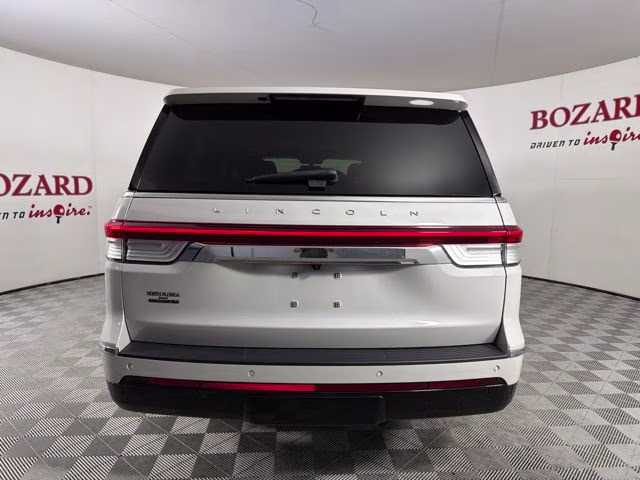 2023 Pearl Metallic Lincoln Navigator L Reserve 4X4 SUV