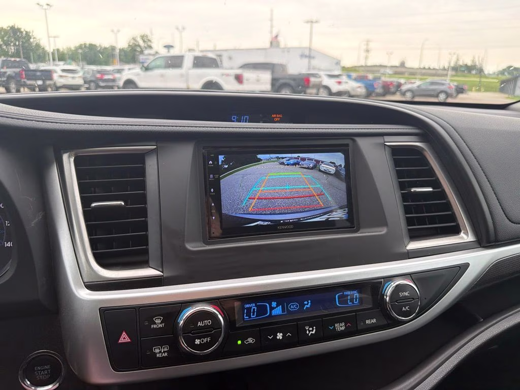 2017 Predawn Gray Mica Toyota Highlander SE AWD SUV