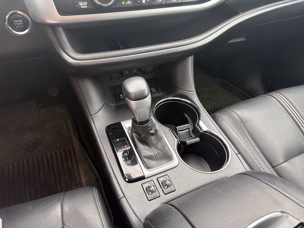 2017 Predawn Gray Mica Toyota Highlander SE AWD SUV