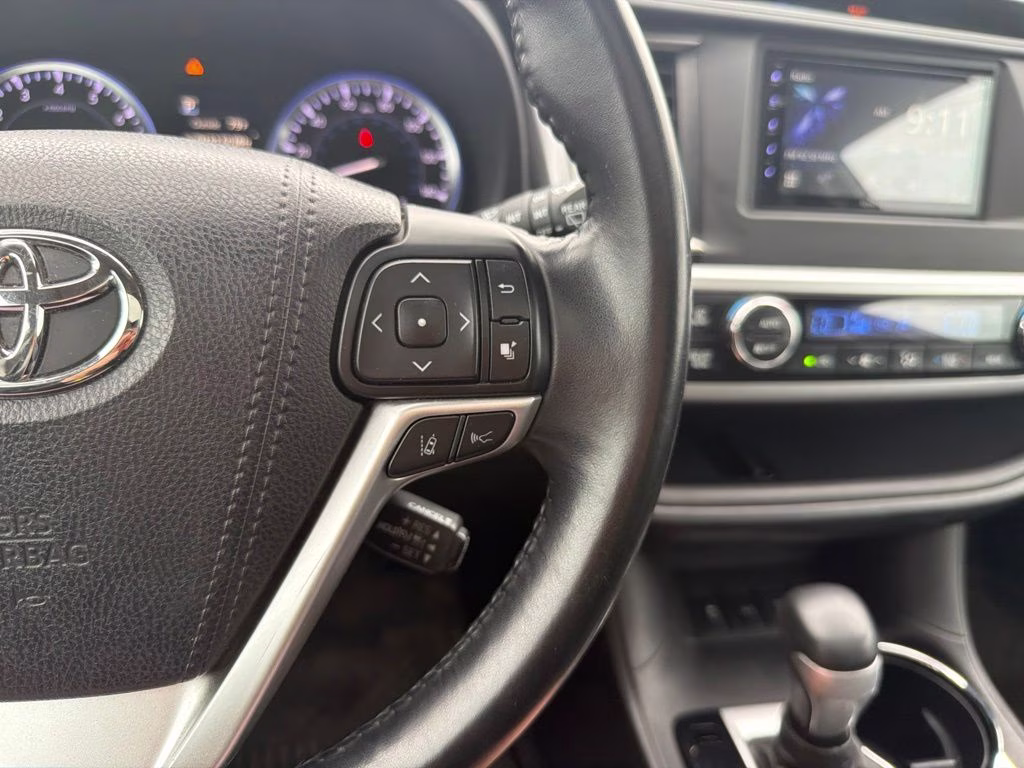 2017 Predawn Gray Mica Toyota Highlander SE AWD SUV