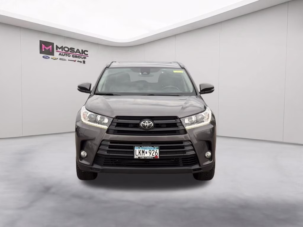 2017 Predawn Gray Mica Toyota Highlander SE AWD SUV