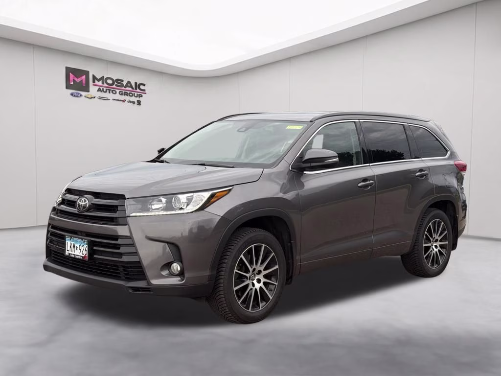2017 Predawn Gray Mica Toyota Highlander SE AWD SUV