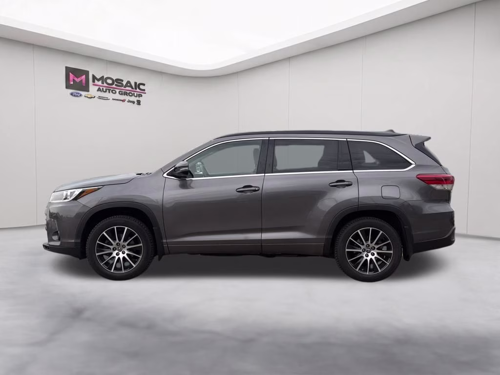 2017 Predawn Gray Mica Toyota Highlander SE AWD SUV