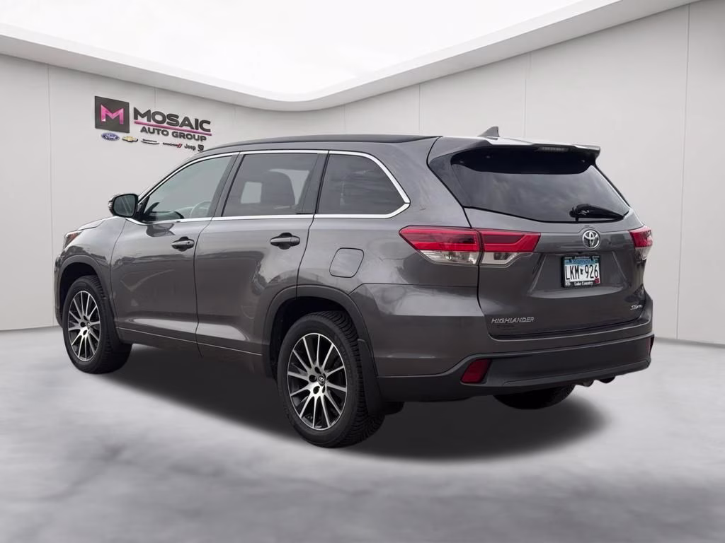 2017 Predawn Gray Mica Toyota Highlander SE AWD SUV