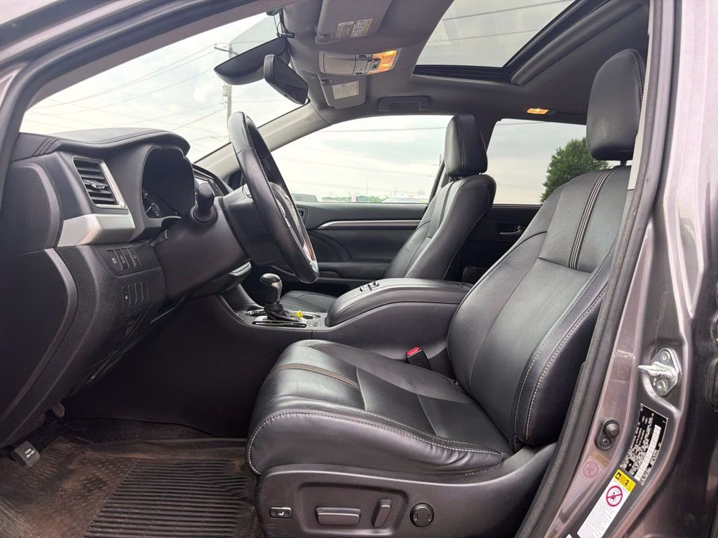 2017 Predawn Gray Mica Toyota Highlander SE AWD SUV