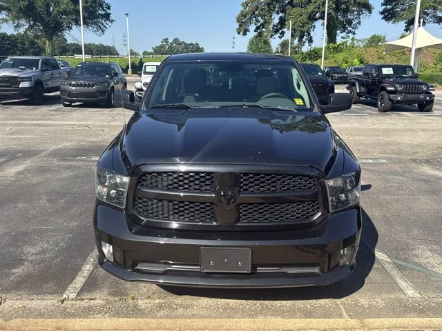2019 Brilliant Black Crystal Pearlcoat Ram 1500 Classic Express RWD Truck