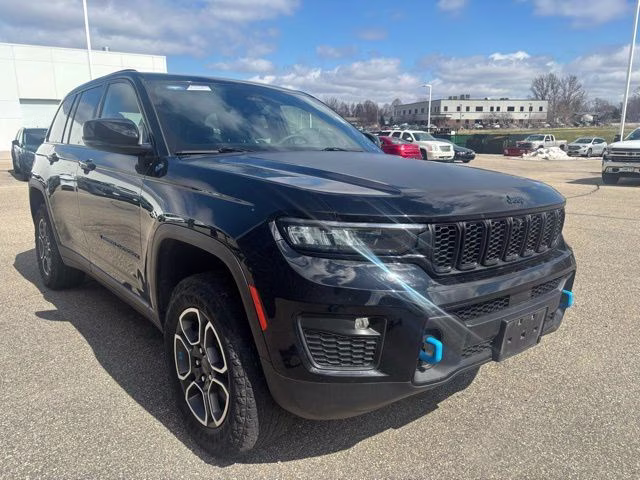 2022 Diamond Black Crystal Pearlcoat Jeep Grand Cherokee Trailhawk 4xe 4X4 SUV