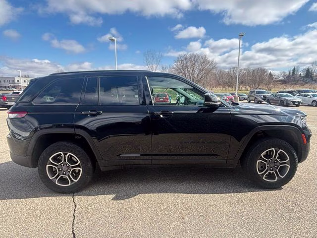 2022 Diamond Black Crystal Pearlcoat Jeep Grand Cherokee Trailhawk 4xe 4X4 SUV