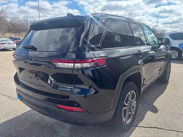 2022 Diamond Black Crystal Pearlcoat Jeep Grand Cherokee Trailhawk 4xe 4X4 SUV