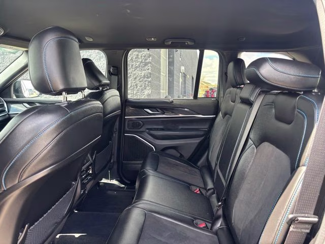 2022 Diamond Black Crystal Pearlcoat Jeep Grand Cherokee Trailhawk 4xe 4X4 SUV