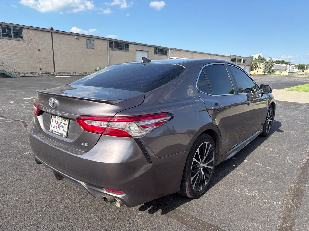 2019 Predawn Gray Mica Toyota Camry SE FWD Sedan
