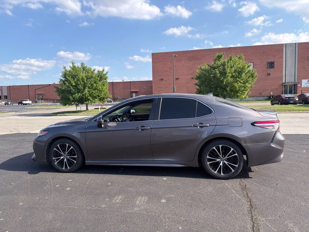 2019 Predawn Gray Mica Toyota Camry SE FWD Sedan