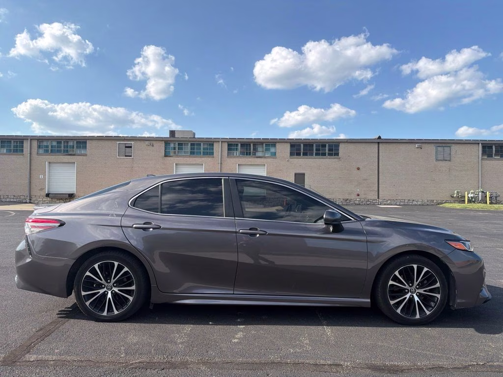 2019 Predawn Gray Mica Toyota Camry SE FWD Sedan