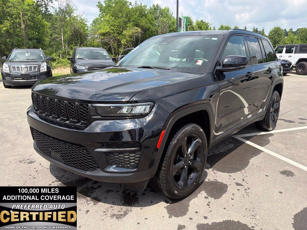 2023 Diamond Black Crystal Pearlcoat Jeep Grand Cherokee Altitude X 4X4 SUV