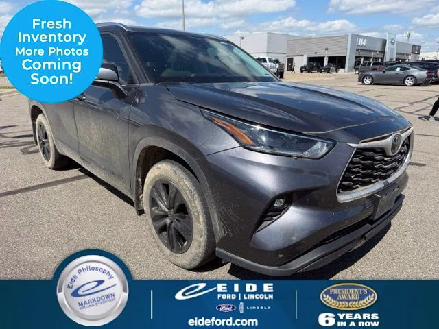 2021 Magnetic Gray Metallic Toyota Highlander XLE AWD SUV