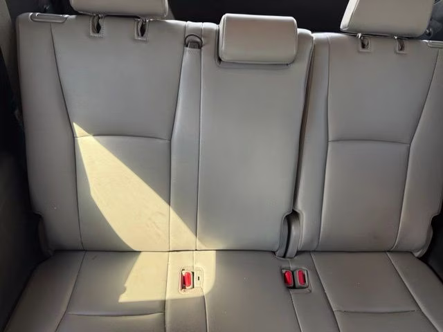 2021 Magnetic Gray Metallic Toyota Highlander XLE AWD SUV