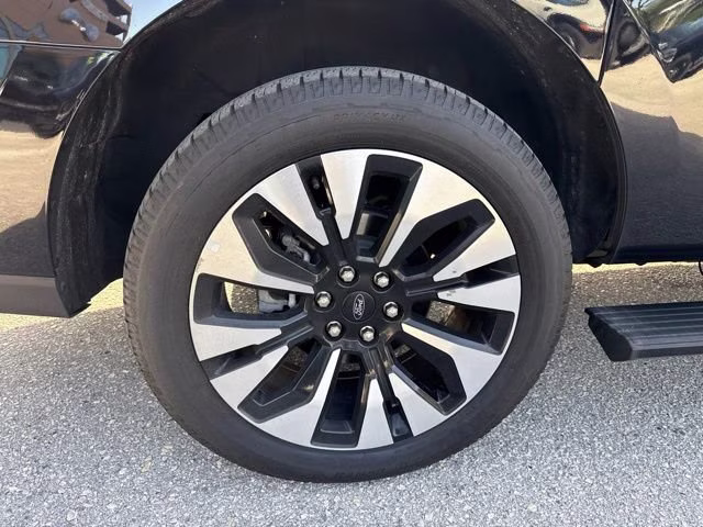 2025 Agate Black Metallic Ford Expedition Max Platinum 4X4 SUV