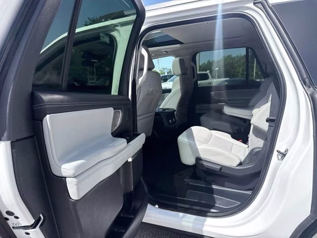 2025 Oxford White Ford Expedition Max Platinum 4X4 SUV