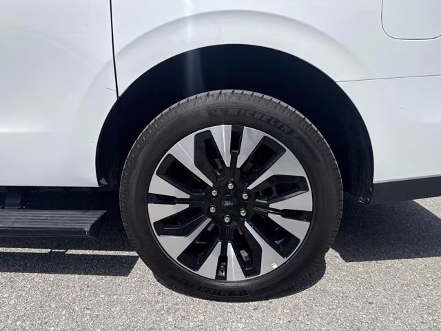 2025 Oxford White Ford Expedition Max Platinum 4X4 SUV