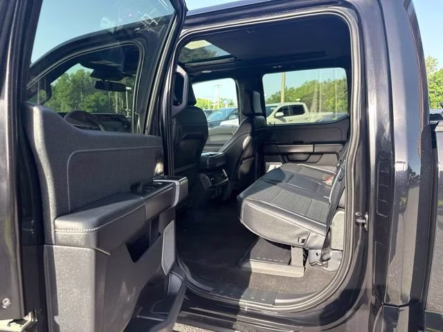 2024 Agate Black Metallic Ford F-150 LARIAT Crew Cab Pickup 4X4 Truck