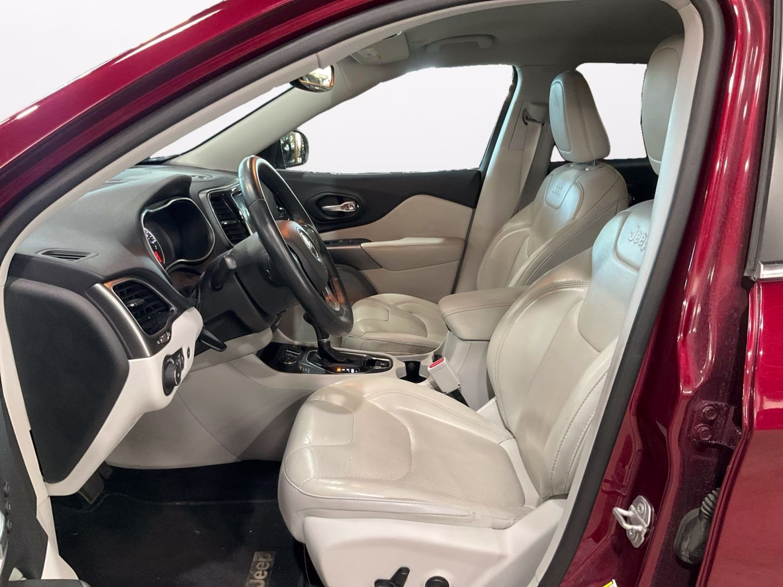 2019 Velvet Red Pearlcoat Jeep Cherokee Limited 4X4 SUV