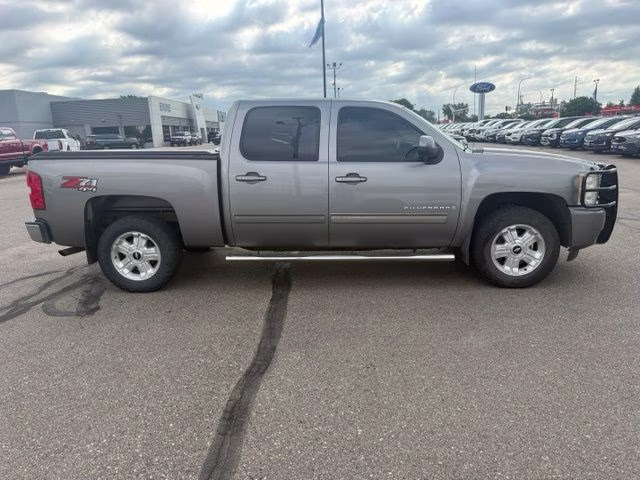 2009 Graystone Metallic Chevrolet Silverado 1500 LT 4X4 Truck