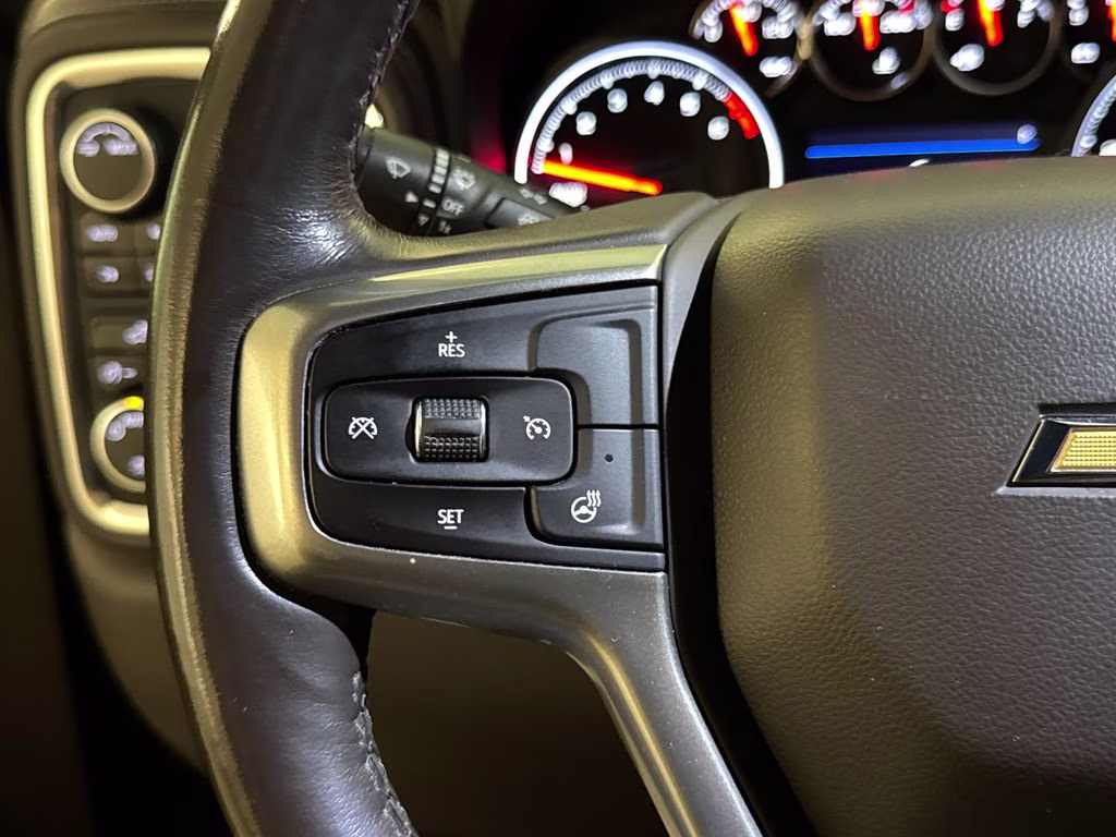 2021 Shadow Gray Metallic Chevrolet Silverado 1500 LT 4X4 Truck