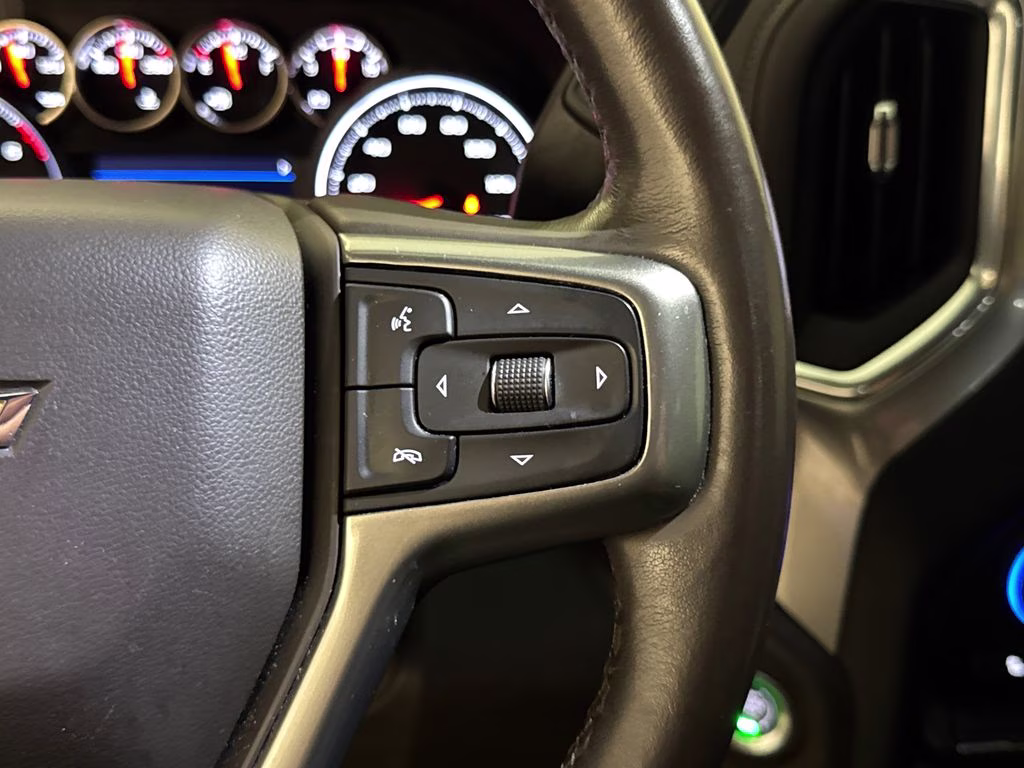 2021 Shadow Gray Metallic Chevrolet Silverado 1500 LT 4X4 Truck