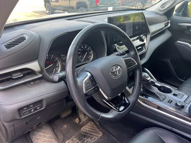 2021 Magnetic Gray Metallic Toyota Highlander Limited AWD SUV