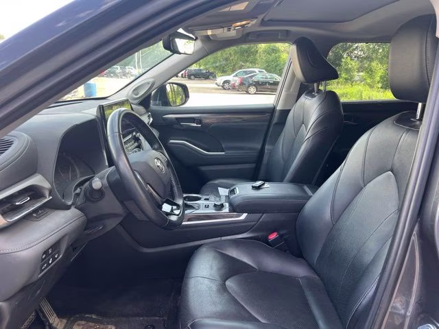 2021 Magnetic Gray Metallic Toyota Highlander Limited AWD SUV
