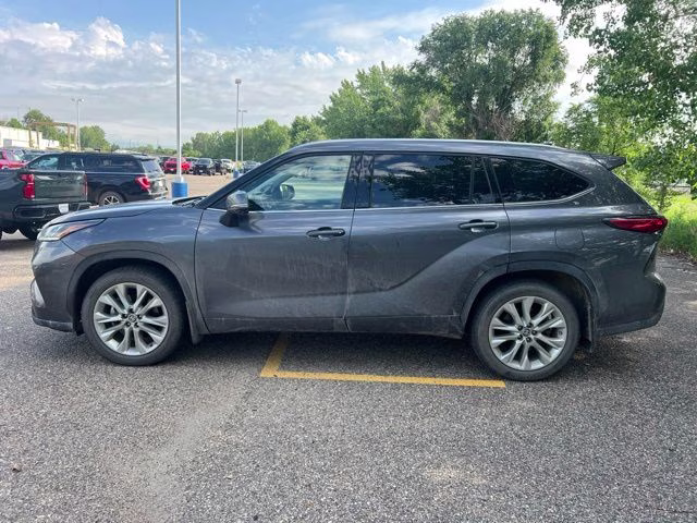 2021 Magnetic Gray Metallic Toyota Highlander Limited AWD SUV