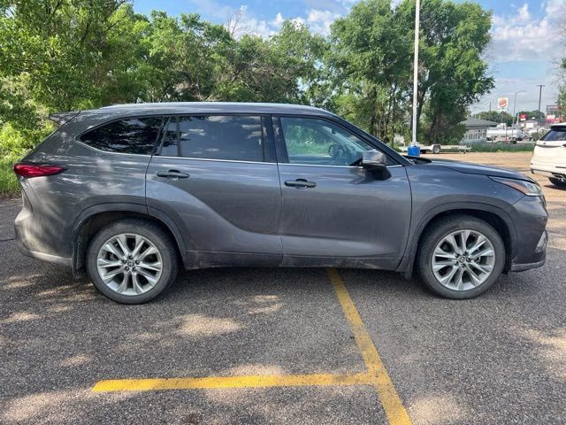 2021 Magnetic Gray Metallic Toyota Highlander Limited AWD SUV