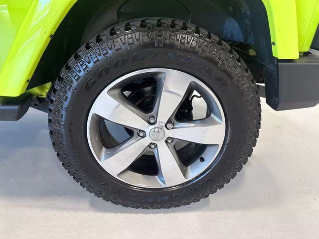 2017 Hypergreen Clearcoat Jeep Wrangler Sahara 4X4 SUV