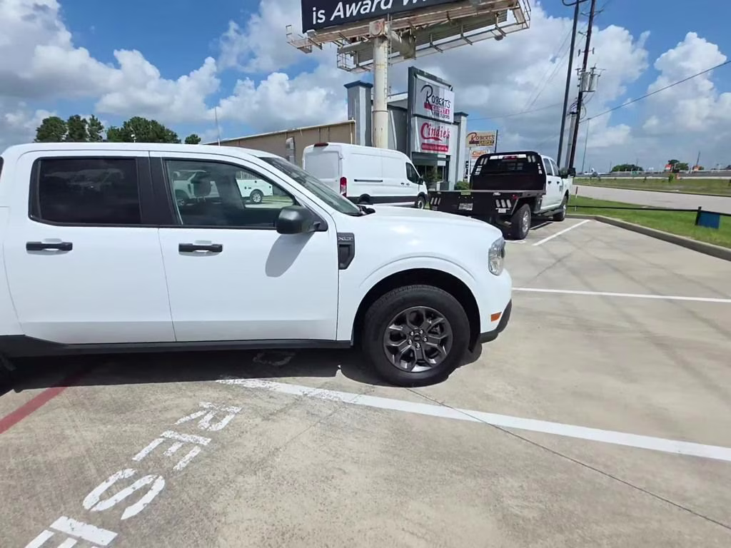 2024 Oxford White Ford Maverick XLT AWD Truck