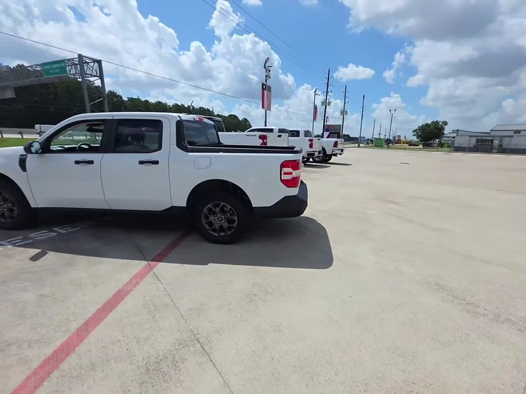 2024 Oxford White Ford Maverick XLT AWD Truck