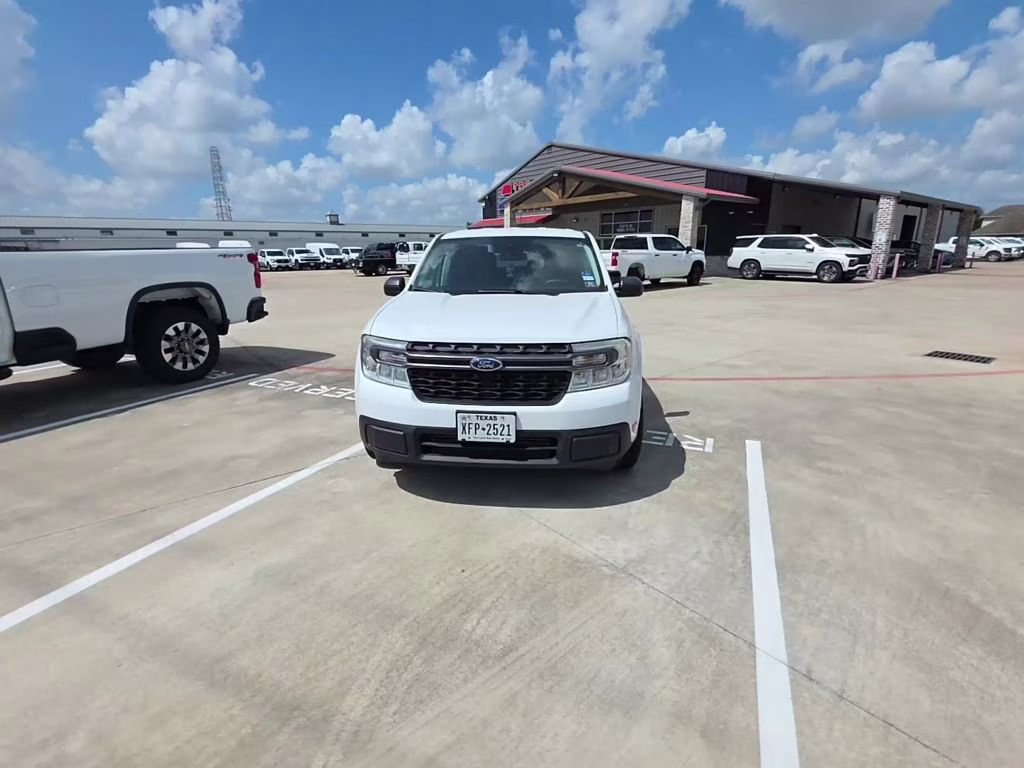 2024 Oxford White Ford Maverick XLT AWD Truck