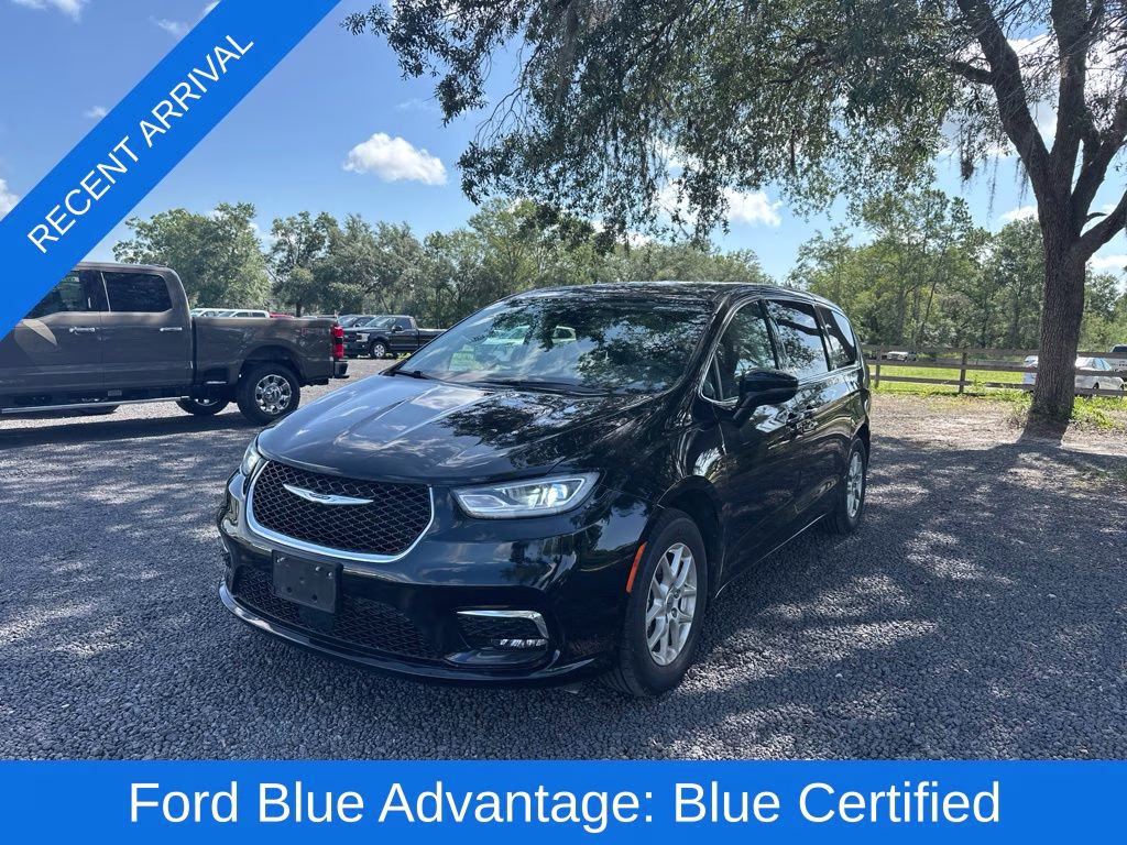 2024 Diamond Black Chrysler Pacifica Touring L FWD Van