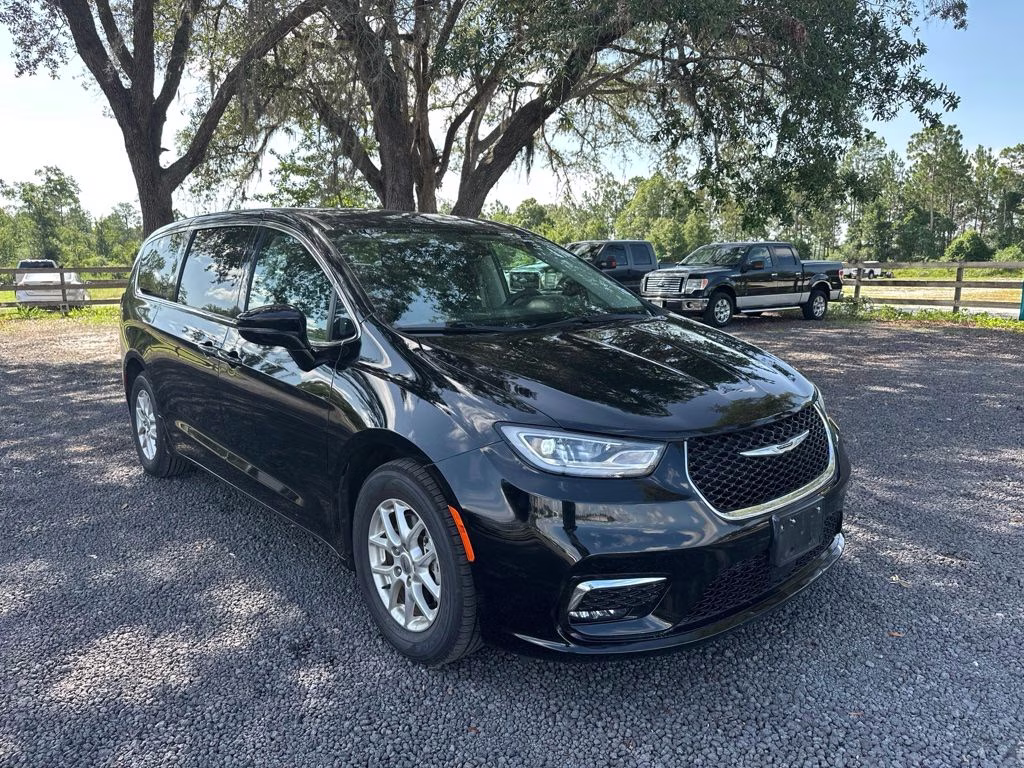 2024 Diamond Black Chrysler Pacifica Touring L FWD Van