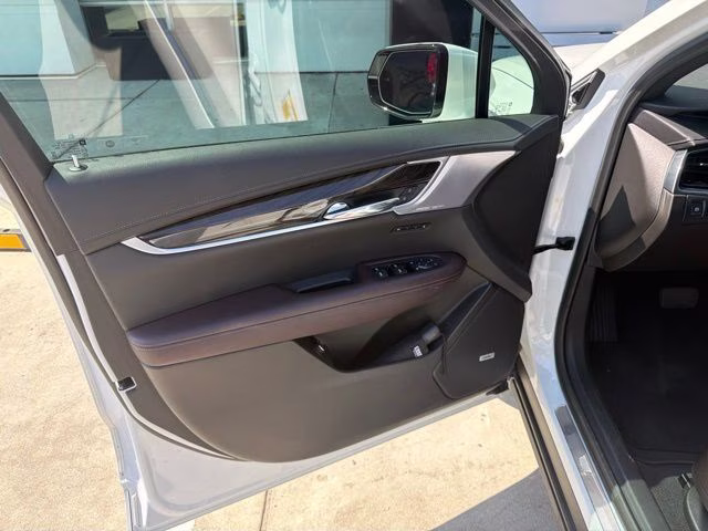 2023 Crystal White Tricoat Cadillac XT6 Premium Luxury FWD SUV