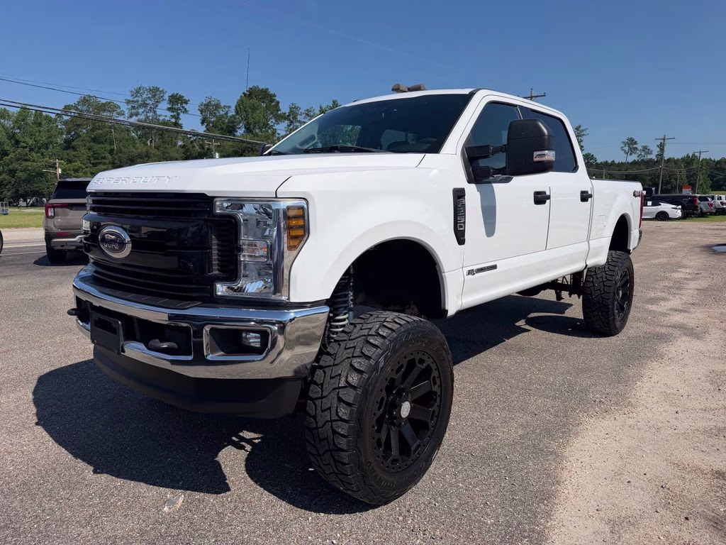 2019 Oxford White Ford Super Duty F-250 SRW XLT 4X4 Truck