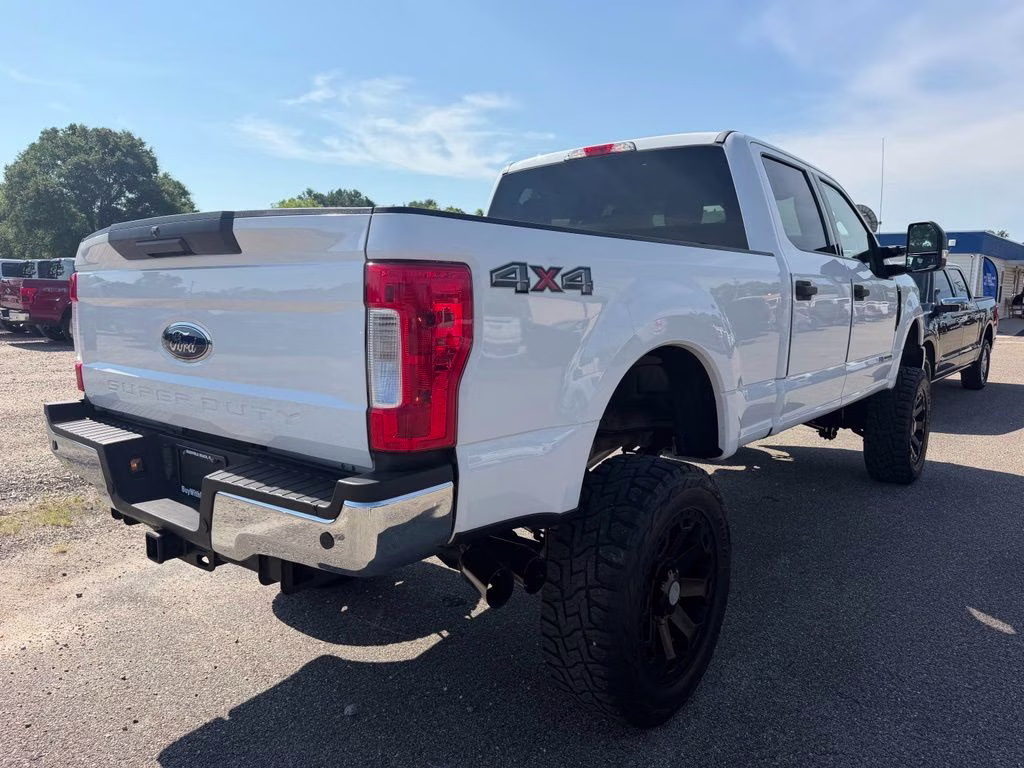 2019 Oxford White Ford Super Duty F-250 SRW XLT 4X4 Truck