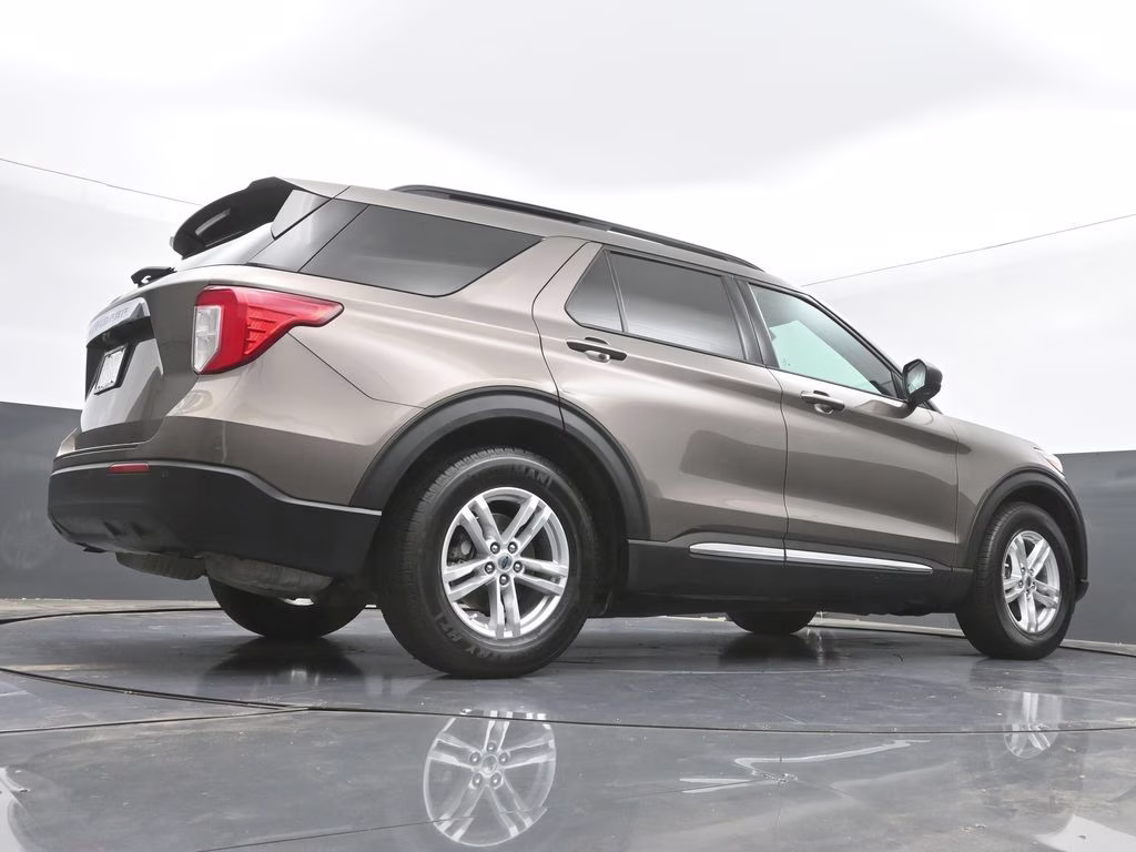 2021 Stone Gray Metallic Ford Explorer XLT RWD SUV