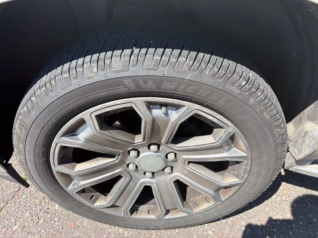 2015 Champagne Silver Metallic GMC Yukon XL SLE 1500 4X4 SUV