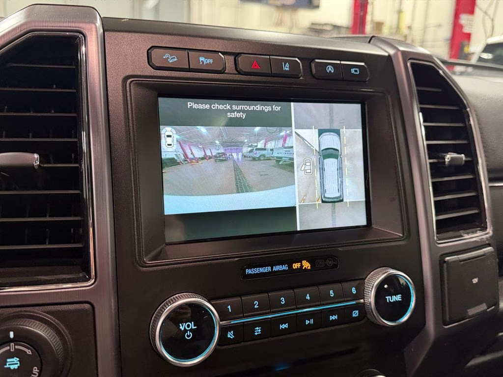 2018 White Platinum Clearcoat Metallic Ford Expedition Max Platinum w/Drivers Assistance & Heavy Duty Tow Pkg 4X4 SUV