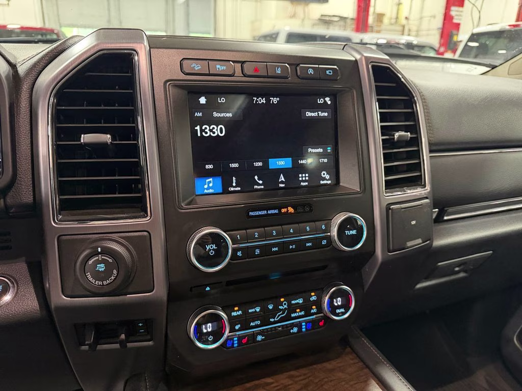 2018 White Platinum Clearcoat Metallic Ford Expedition Max Platinum w/Drivers Assistance & Heavy Duty Tow Pkg 4X4 SUV