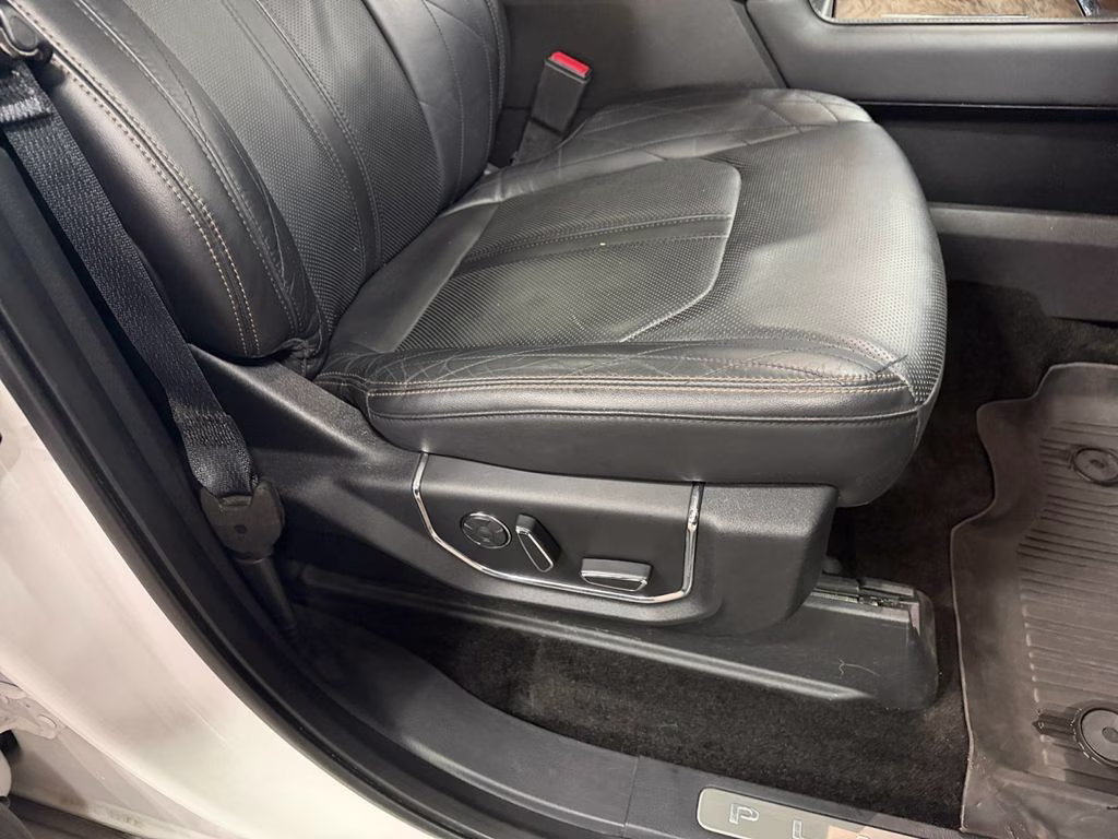 2018 White Platinum Clearcoat Metallic Ford Expedition Max Platinum w/Drivers Assistance & Heavy Duty Tow Pkg 4X4 SUV